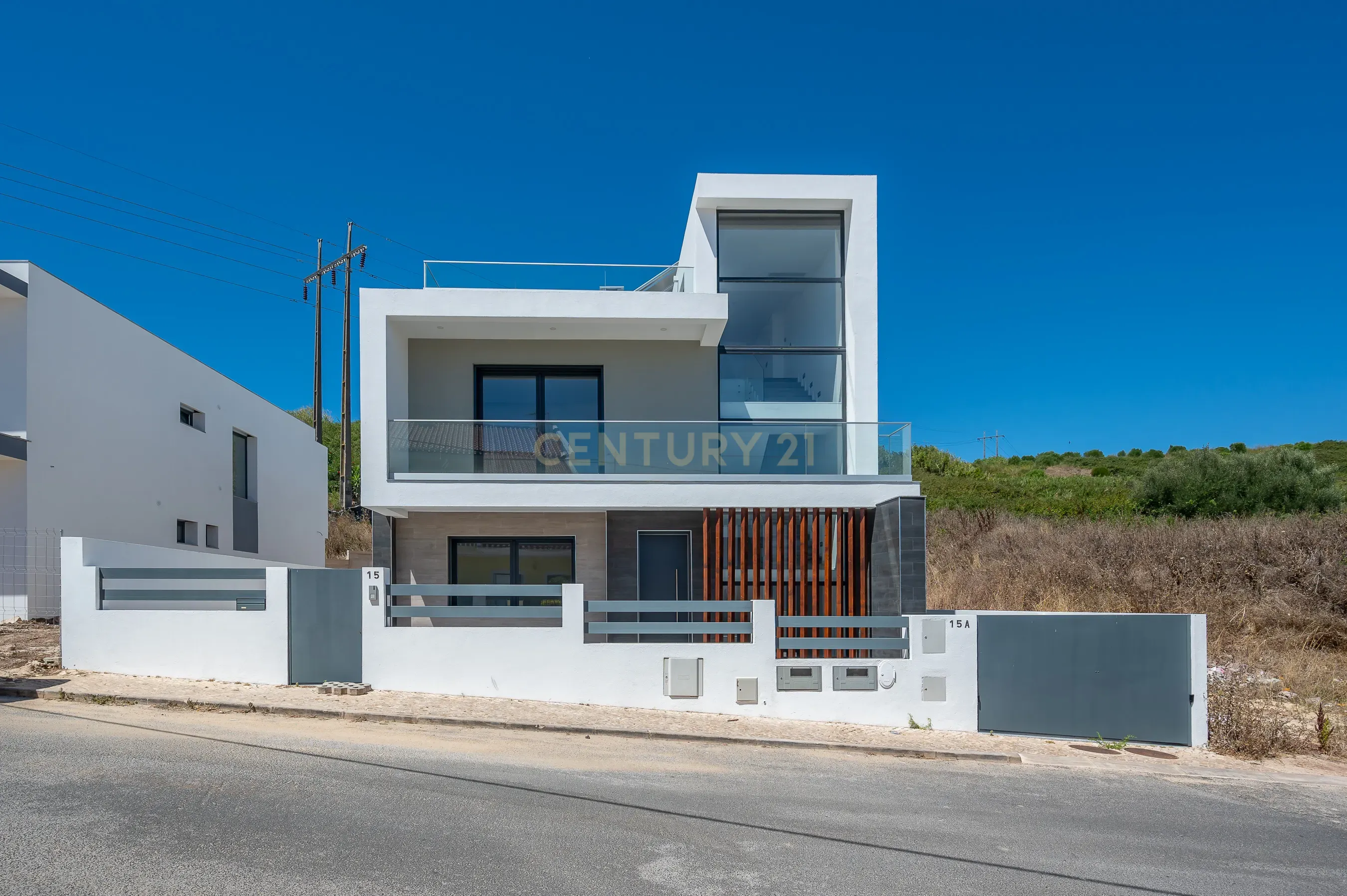 Moradia T5 de luxo com Piscina em Famões - Odivelas - Image 14