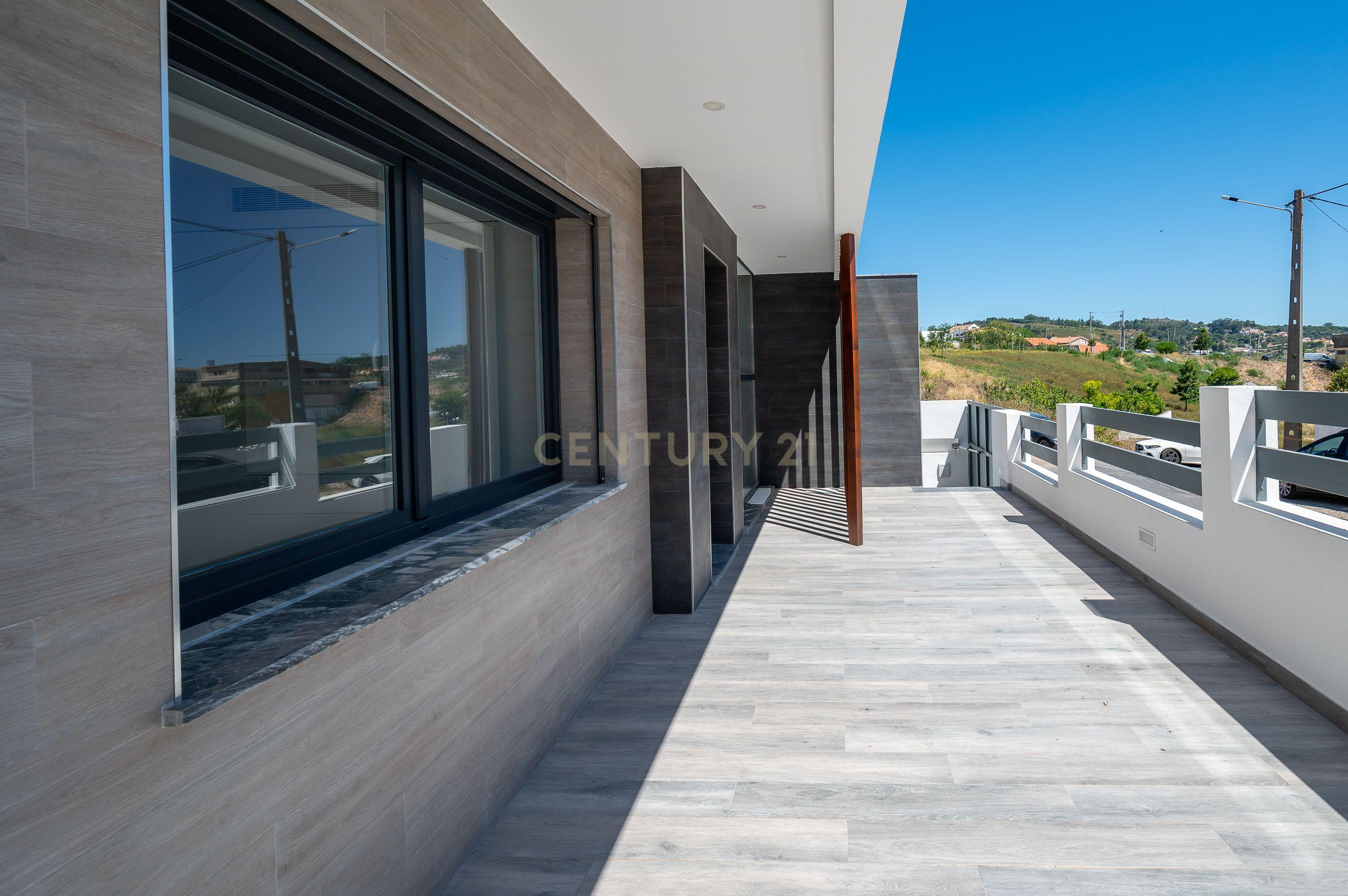 Moradia T5 de luxo com Piscina em Famões - Odivelas - Image 59