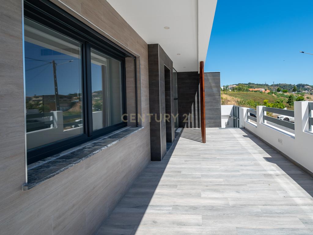 Moradia T5 de luxo com Piscina em Famões - Odivelas - Image 59