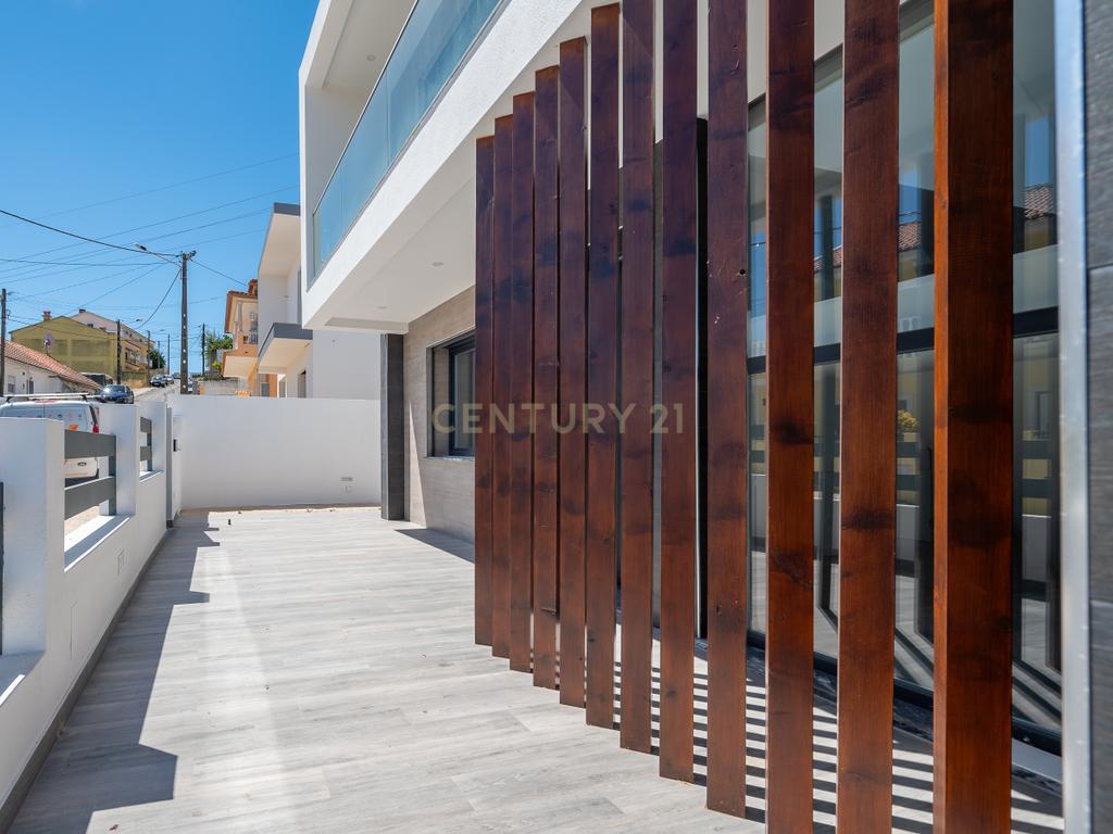 Moradia T5 de luxo com Piscina em Famões - Odivelas - Image 16