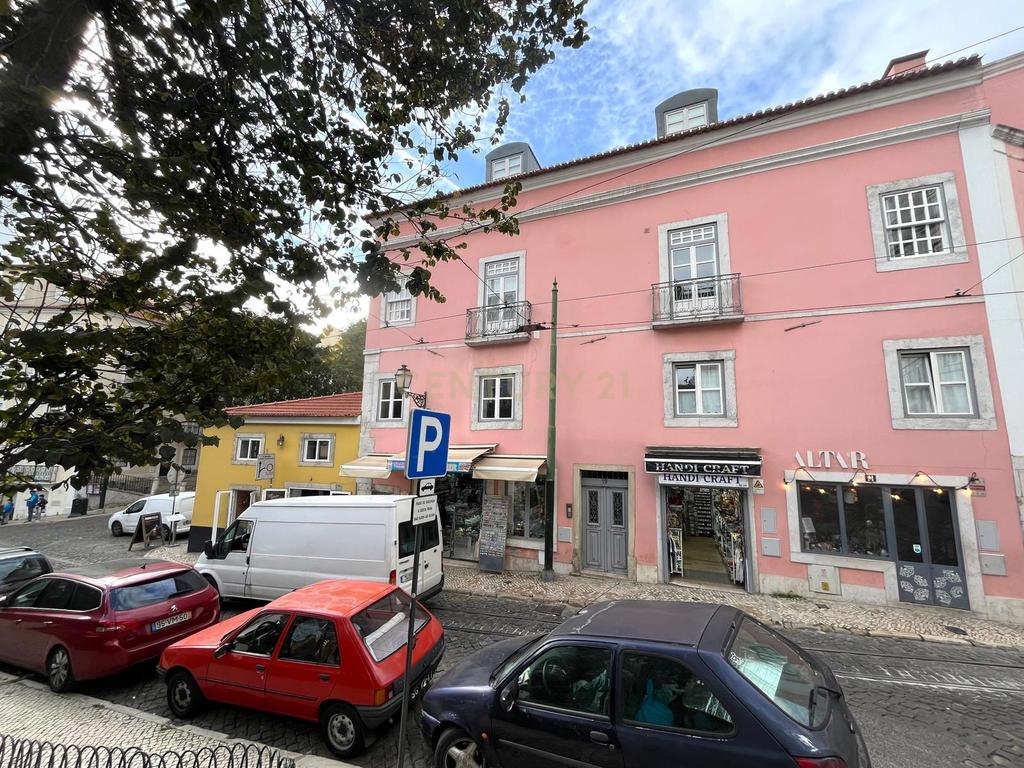 T2 mobilado e equipado no coração de Alfama - Image 14